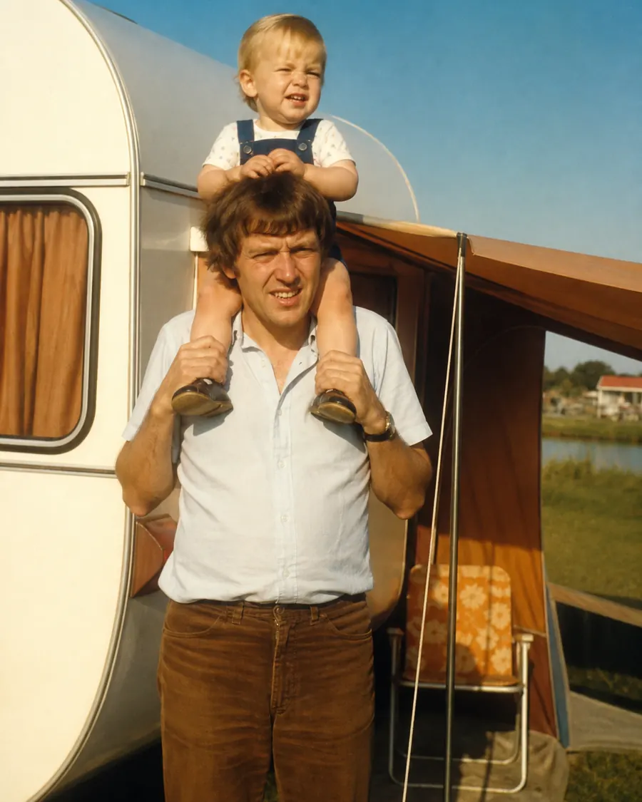 Hetzelfde kiekje uit 1979, hersteld: de kleuren terug en de verbleekte kant weer gelijk aan de rest.